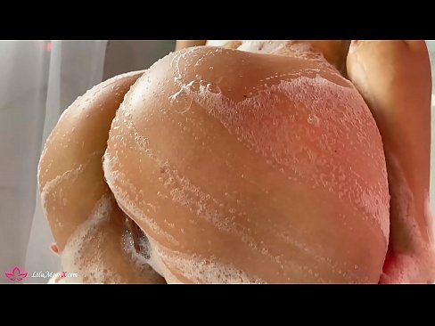 ❤️ Brunette siigaysa malax leh gariir ilaa kacsi daran qubeyska dhexdiisa Porno Guri