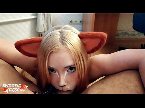 ❤️ Kitsune waxay liqaysaa dick oo afkeeda ku dhufatey Porno Guri